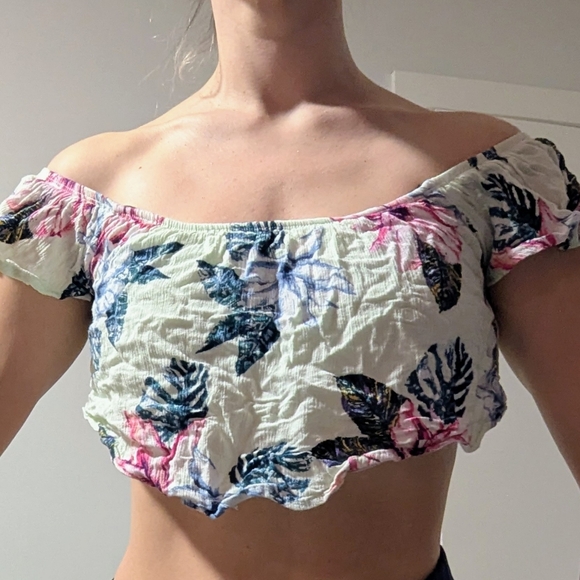 Tops - Floral Off-Shoulder Crop Top